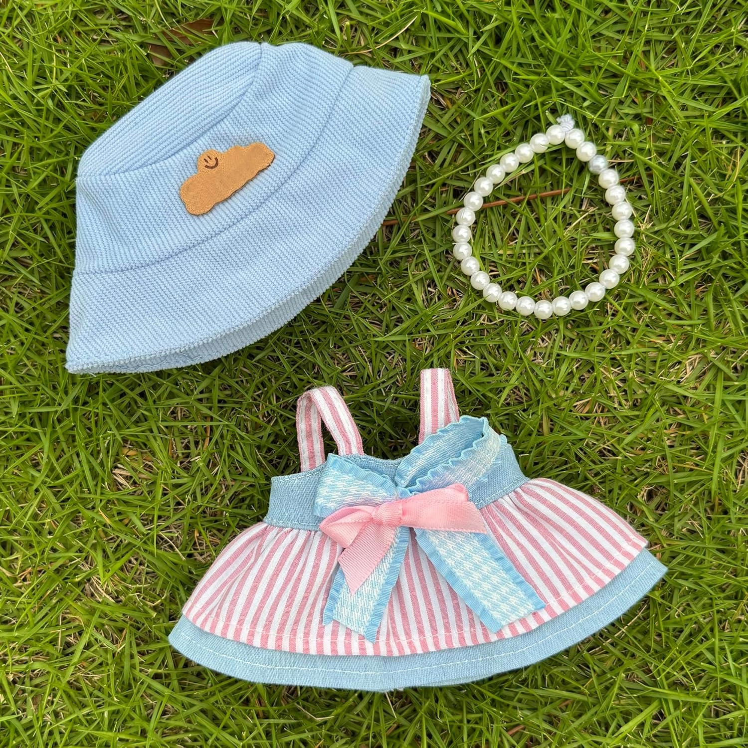 3-Piece Set – Clothes for 17cm Dolls and Plush Toys – Sweet Dress with Faux Pearl Necklace & Hat – Doll Accessories Only, No Doll Included (Blue)