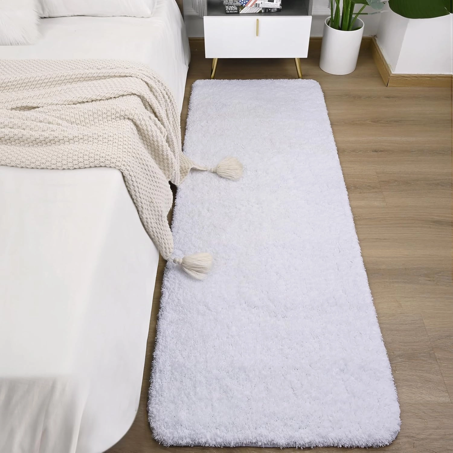 AROGAN Luxury Non Slip Bathroom Rug, Thick Soft and Absorbent Microfiber Bath Mat, Rubber Backing Quick Dry Rugs Carpets, Machine Washable Plush Mats for Shower Floor, Bathroom, 24x72 Inch White