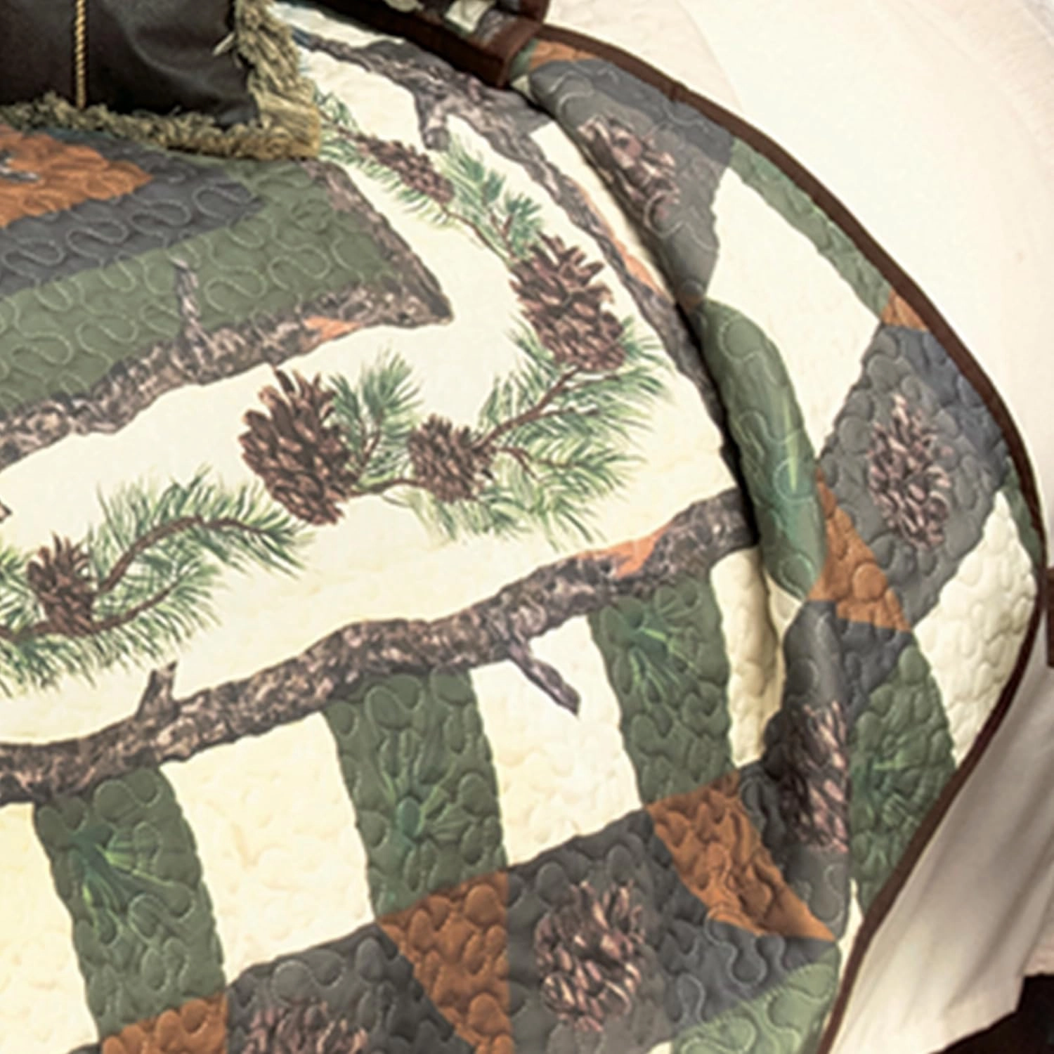 Black Forest Décor Woodland Pinecones Quilt Bed Set - Queen, Rustic Lodge Pinecone Bedding - 90" x 90"