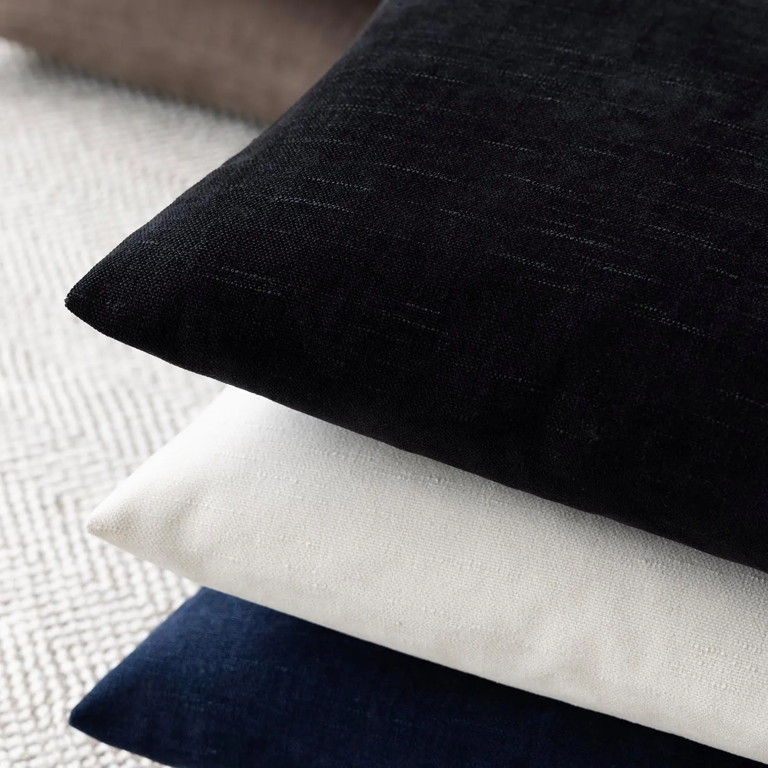 Foindtower Pack of 2 Soft Textured Throw Decorative Pillow Covers Square Accent Solid Cushion Cover Cozy Farmhouse Pillow Case with Zipper for Couch Sofa Bedroom Living Room 20x20 Inch, Black