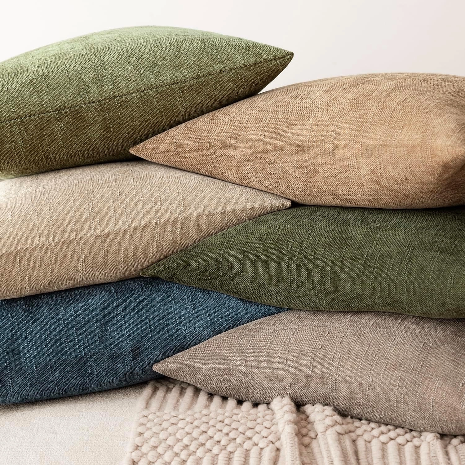 Foindtower Pack of 2 Soft Textured Chenille Throw Decorative Pillow Covers Square Accent Solid Cushion Cover Cozy Neutral Farmhouse Pillow Case for Couch Sofa Bedroom Living Room 20x20 Inch,Blue
