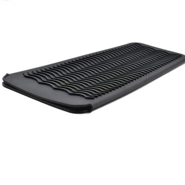 Heat Resistant Curling Iron Mat - Keeps Counters Safe, Cool Storage Sleeve Up to 482°F