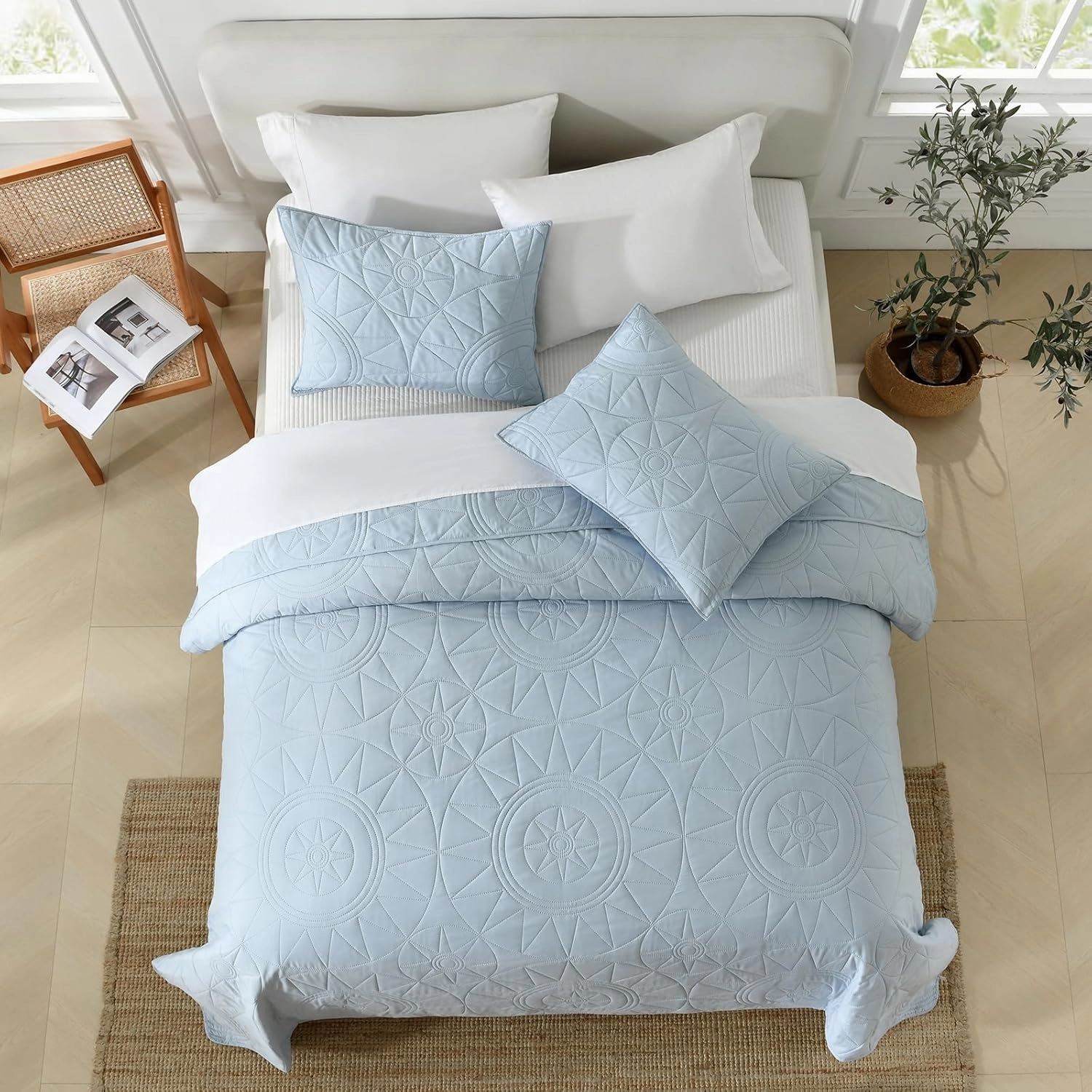 HORIMOTE HOME King Size Quilt Set (106'' x 96'') - Baby Blue Lightweight Microfiber Bedspread with 2 Shams, All-Season Coverlet for Cozy Bedding
