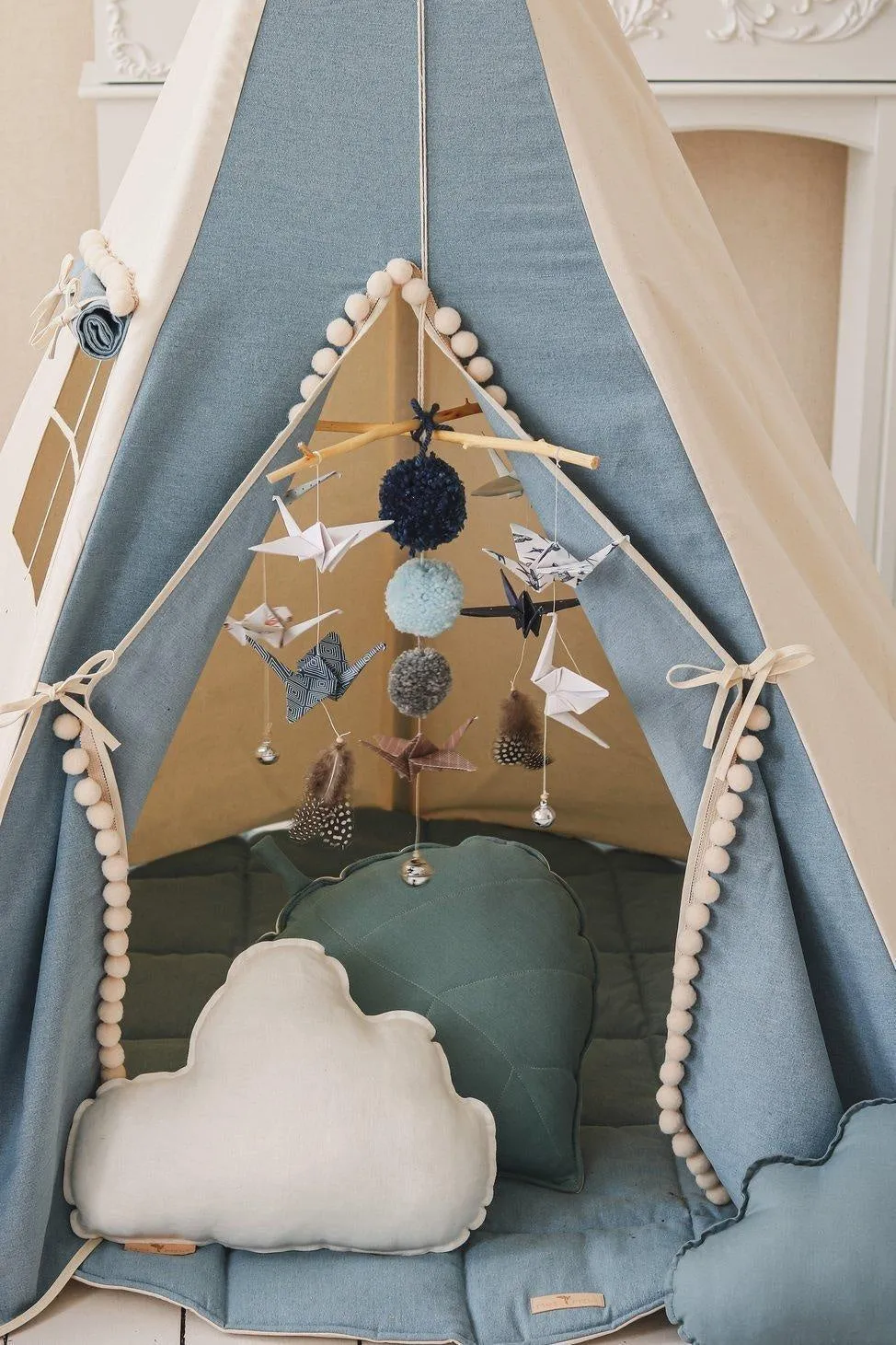 “Jeans” Teepee with Pompoms and Round Mat Set