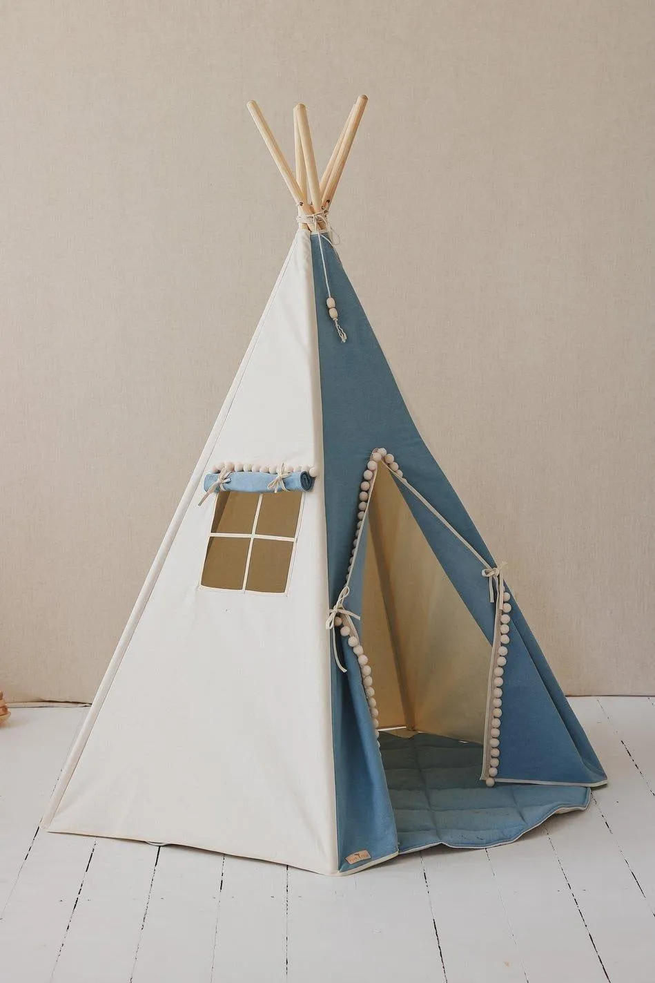 “Jeans” Teepee with Pompoms and Round Mat Set