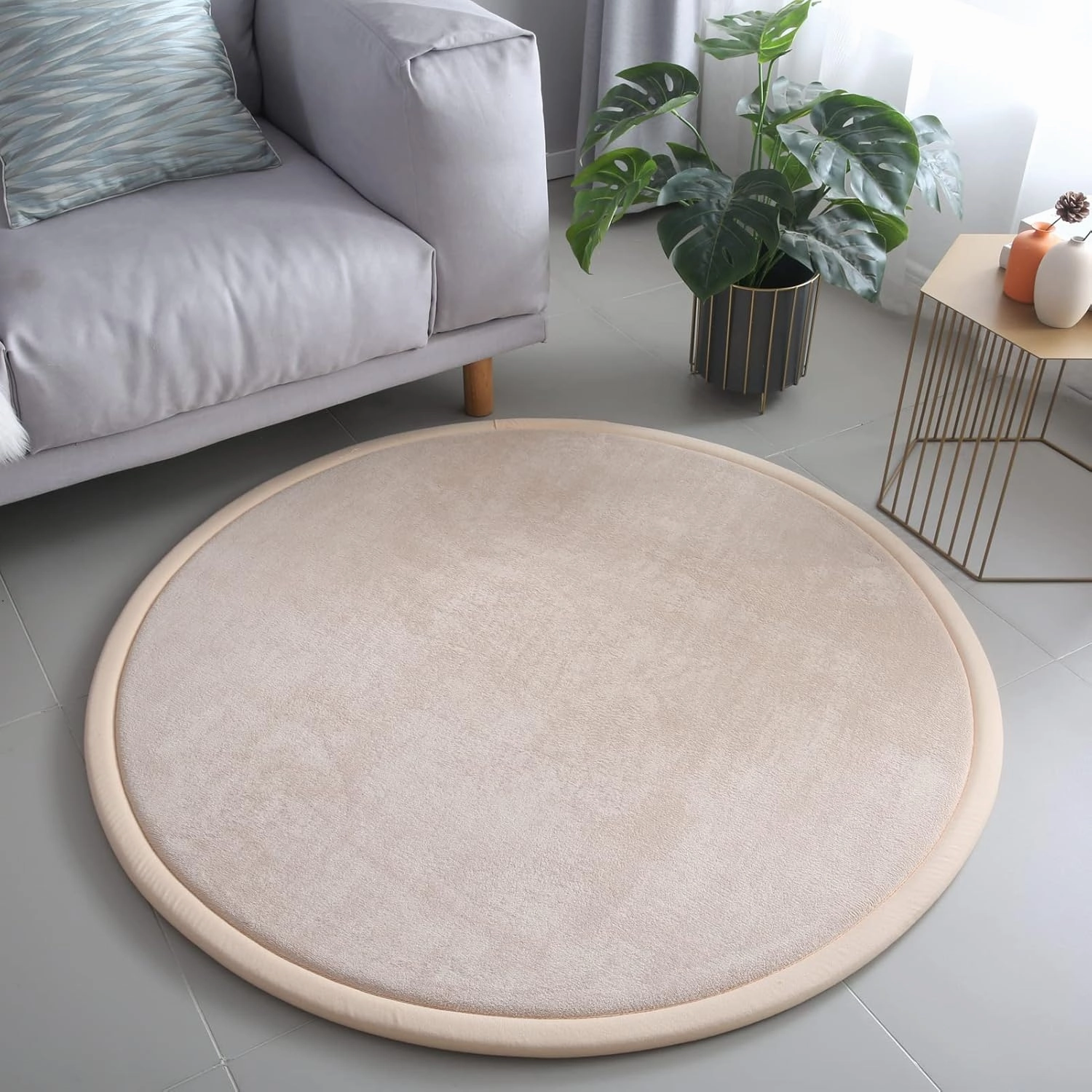 Loartee Thick Kids Round Rug - Coral Velvet Area Rugs, Memory Foam Circular Carpet for Nursery Playroom Home Decor Dormitory, Diameter 47 inch, Brown