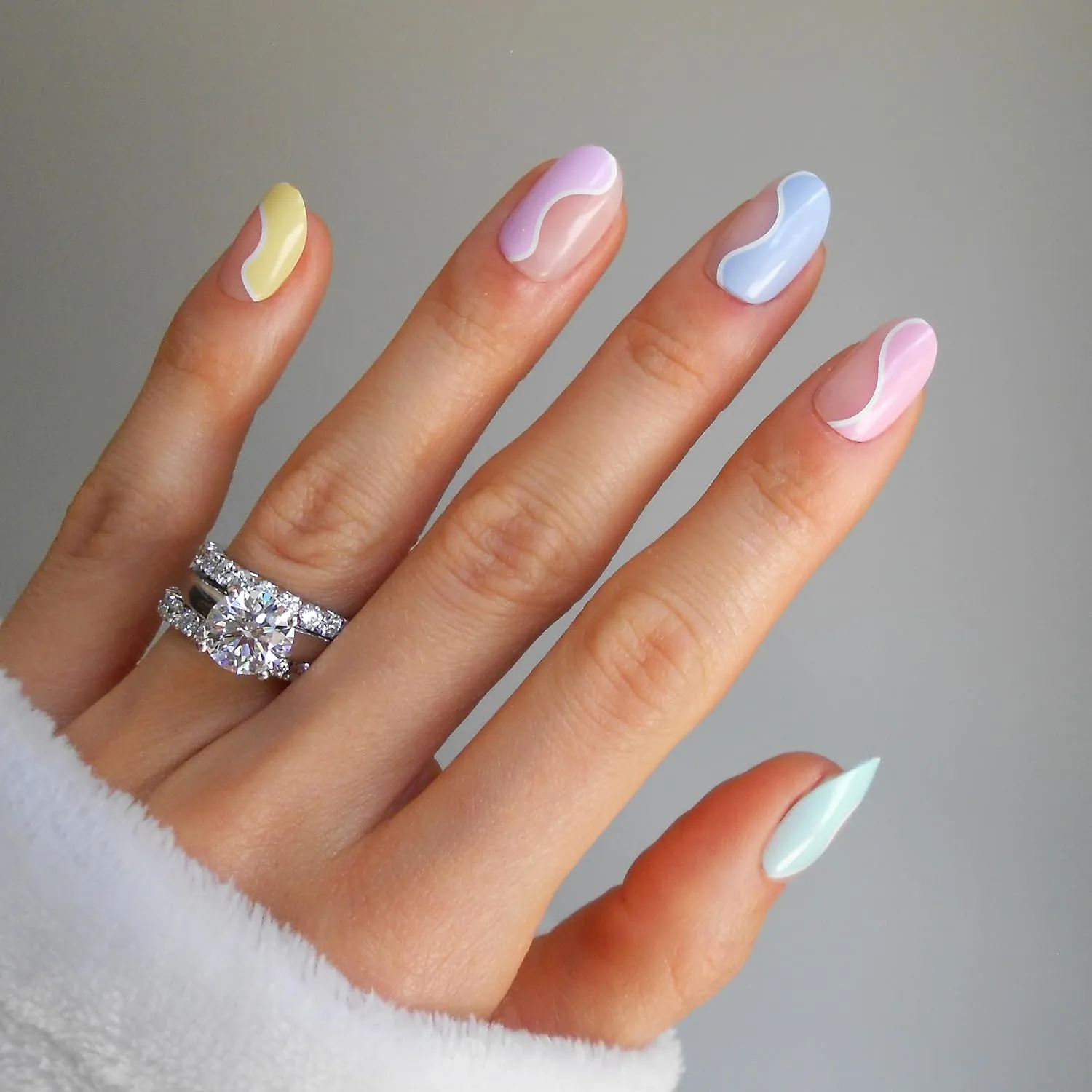 The Nailest - Instant Luxury Acrylic Press-on Nails- Short Oval- Prismatic